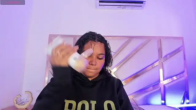 Carolina Evanss online show from September 16, 2025, 11:44 am