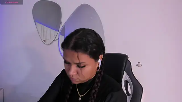 Carolina Evanss online show from October 31, 2025, 11:33 am