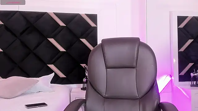 Carolina Evanss online show from April 26, 2026, 4:21 am