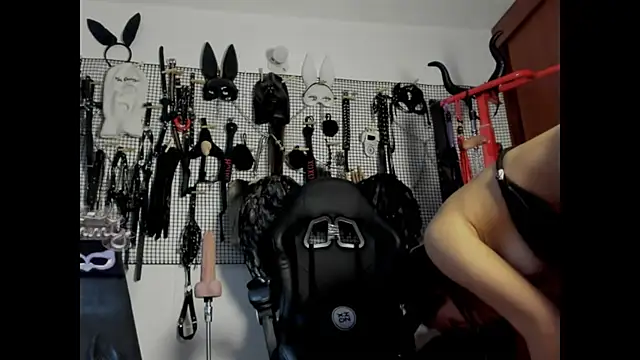 Snapshot of Evil_sammy chatting on May 29, 2026, 7:45 pm Evil sammy online show from May 29, 2026, 7:45 pm