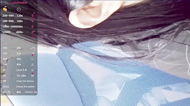 angel-yiyi online show from December 10, 2024, 3:01 pm