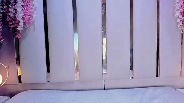 Parismorelli1 online show from October 7, 2025, 5:59 am