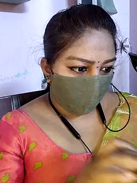 RomeoJuliet345 online show from April 18, 2026, 5:39 pm