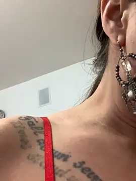 MiraMiss online show from November 16, 2025, 8:31 am