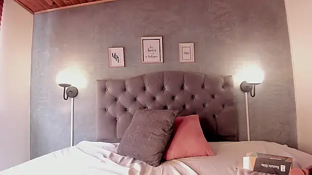 MeridaLane online show from February 18, 2025, 3:54 pm