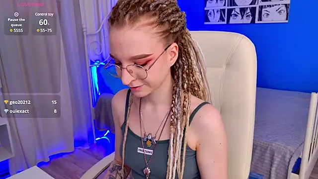 VioletShine online show from March 13, 2025, 2:44 pm