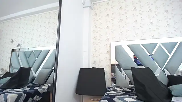 Queenjenn   online show from January 2, 2025, 7:07 pm