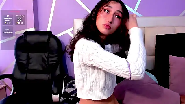 Queenjenn   online show from February 3, 2025, 1:19 pm