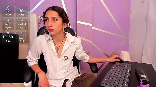 Queenjenn   online show from February 27, 2025, 4:21 pm