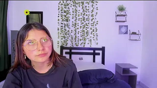 Noellesable online show from December 24, 2024, 6:06 pm