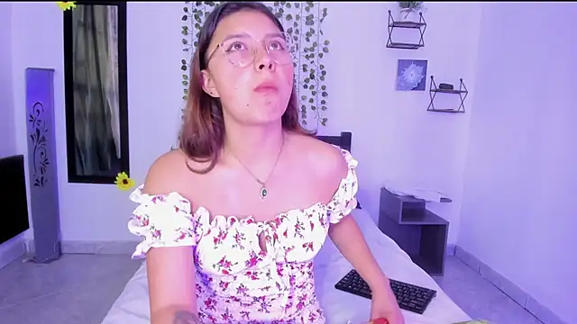 Noellesable online show from December 29, 2024, 5:33 pm