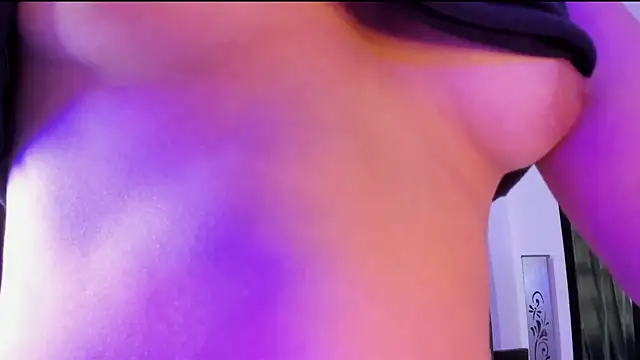 Noellesable online show from January 8, 2025, 5:37 pm