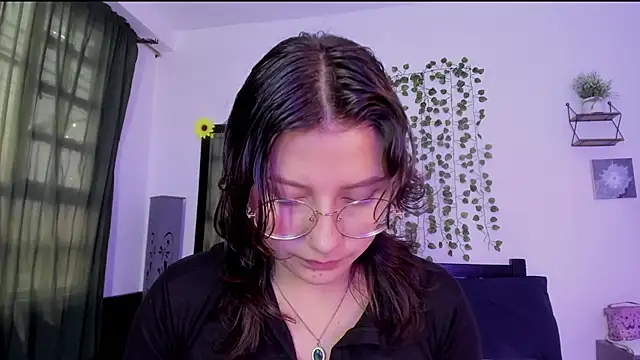 Noellesable online show from January 14, 2025, 5:45 pm