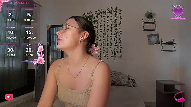 Noellesable online show from September 13, 2025, 5:24 pm