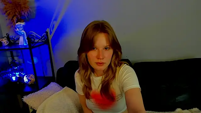 EvaStevs online show from December 8, 2024, 7:54 pm