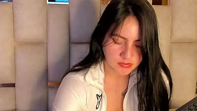 jenifer  power10 online show from January 5, 2025, 4:06 pm