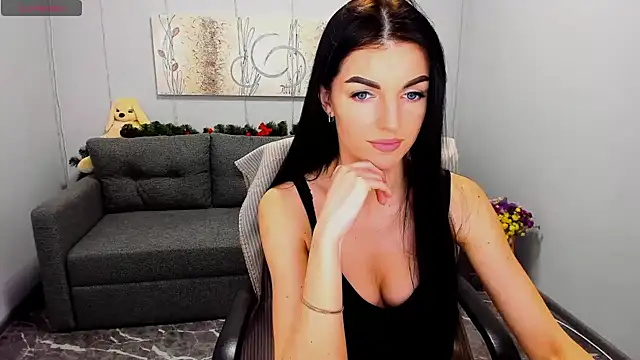 Angelina Clarks online show from January 5, 2025, 9:48 am