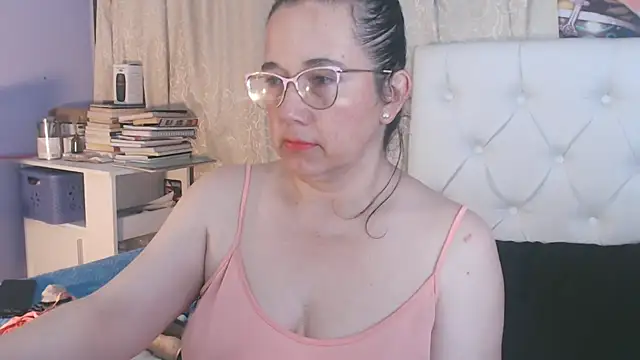 maturepriscila online show from February 28, 2025, 6:31 pm