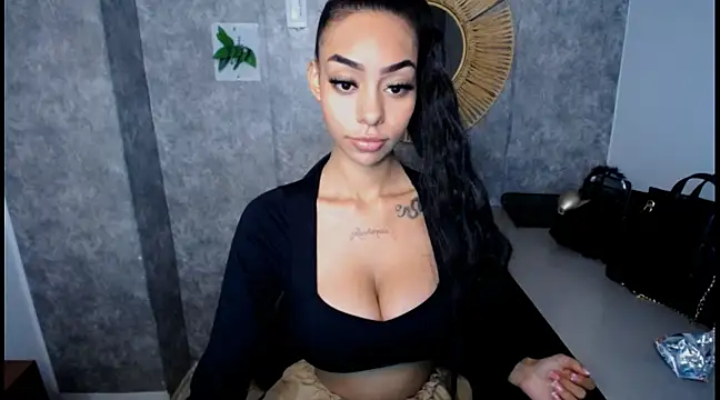 Tiffanny online show from February 11, 2025, 1:09 pm