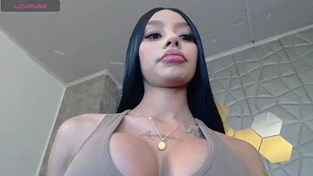 Tiffanny online show from October 11, 2025, 3:10 pm