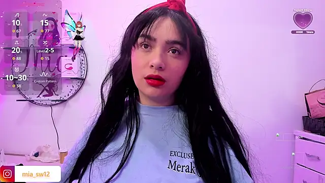 mia johns  online show from November 15, 2025, 6:11 am