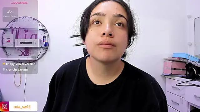 mia johns  online show from April 3, 2026, 5:05 am