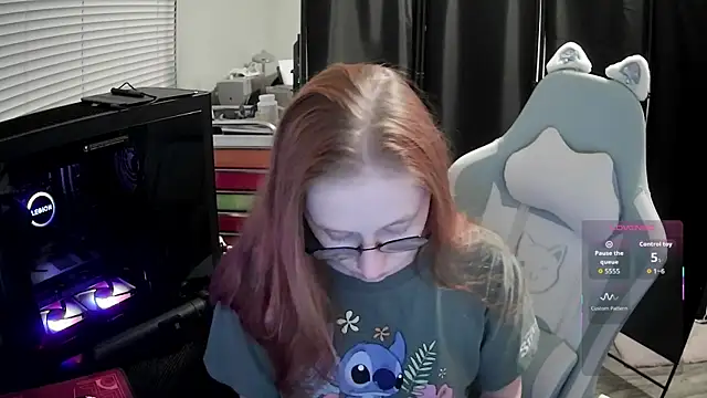 Snapshot of LilyFoxxx chatting on June 17, 2026, 5:10 am LilyFoxxx online show from June 17, 2026, 5:10 am