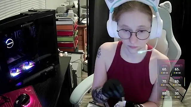 Snapshot of LilyFoxxx chatting on June 22, 2026, 5:15 am LilyFoxxx online show from June 22, 2026, 5:15 am