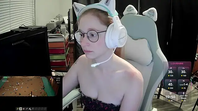 Snapshot of LilyFoxxx chatting on June 28, 2026, 5:13 am LilyFoxxx online show from June 28, 2026, 5:13 am