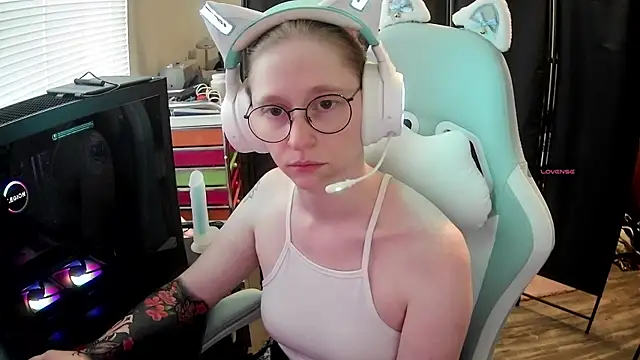 Snapshot of LilyFoxxx chatting on July 3, 2026, 11:00 pm LilyFoxxx online show from July 3, 2026, 11:00 pm