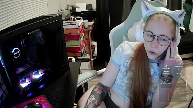 Snapshot of LilyFoxxx chatting on July 22, 2026, 5:10 am LilyFoxxx online show from July 22, 2026, 5:10 am