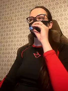 MoonKseni online show from December 4, 2024, 7:17 am