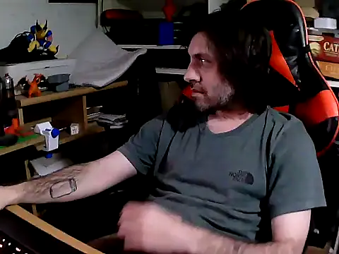 johnwood88 online show from November 1, 2025, 4:36 am