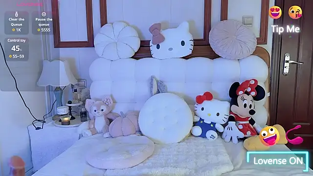 Unique-yiyi online show from January 19, 2025, 9:23 pm