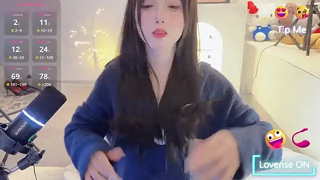 Unique-yiyi online show from February 11, 2025, 8:42 pm