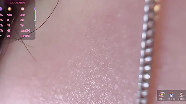 Unique-yiyi online show from November 1, 2025, 4:20 pm