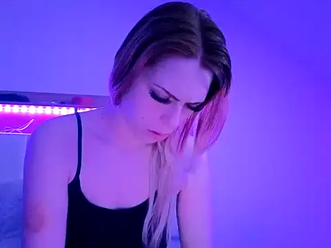 nicole77745 online show from March 2, 2026, 10:11 am