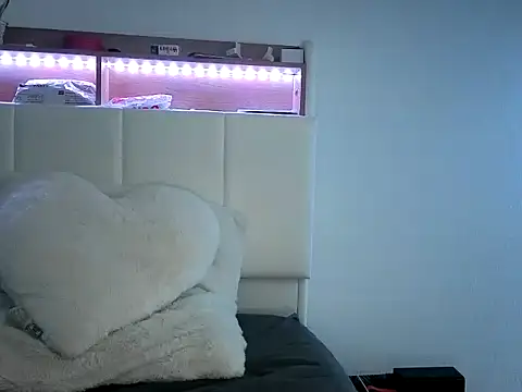 nicole77745 online show from March 5, 2026, 10:44 am