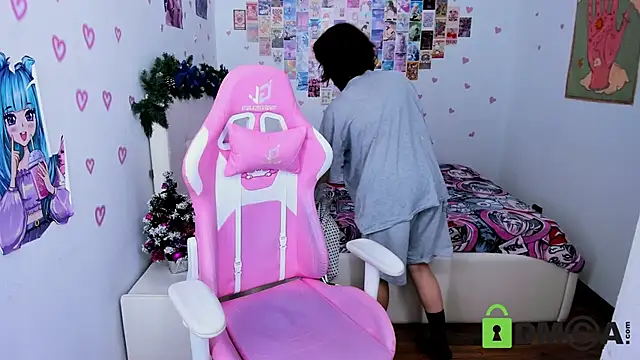 ElizaNik  online show from December 23, 2024, 3:40 am