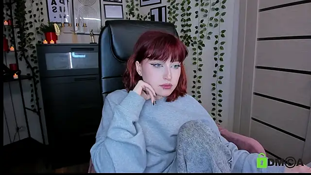 Snapshot of ElizaNik_ chatting on June 18, 2026, 12:00 am ElizaNik online show from June 18, 2026, 12:00 am