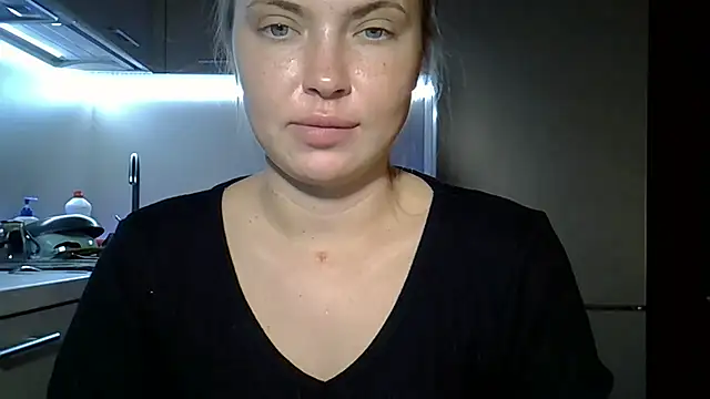 Lucky Anna online show from November 19, 2025, 9:04 pm