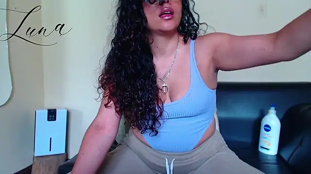 Lunavega1 online show from April 7, 2026, 7:03 pm