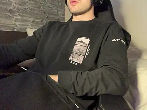 taallguyy 196 online show from March 13, 2025, 7:39 pm