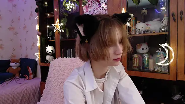 cloudgirrl online show from February 27, 2025, 1:05 am