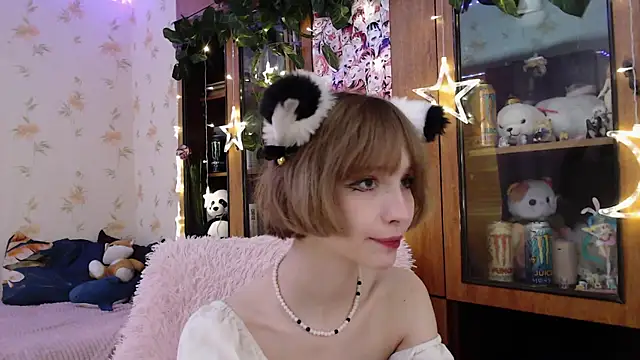 cloudgirrl online show from March 2, 2025, 1:15 am