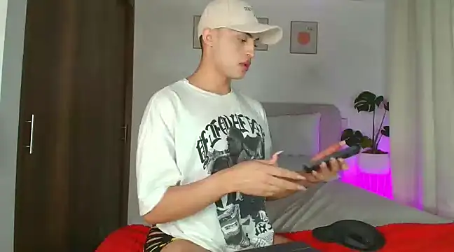 Snapshot of KarolPorttela chatting on December 20, 2024, 8:45 pm KarolPorttela online show from December 20, 2024, 8:45 pm