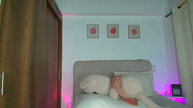 Snapshot of KarolPorttela chatting on September 21, 2025, 12:51 pm KarolPorttela online show from September 21, 2025, 12:51 pm