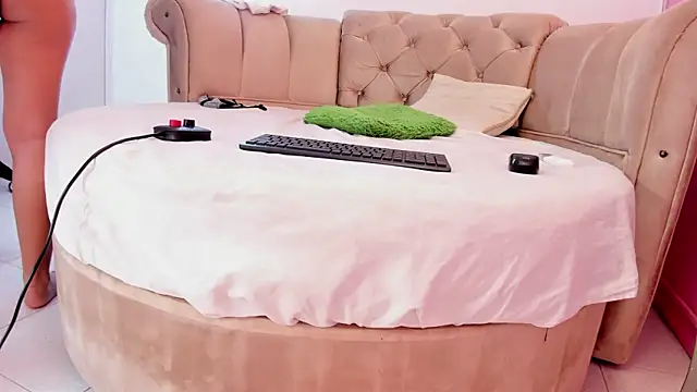 Snapshot of khloeblake chatting on January 7, 2025, 7:20 am khloeblake online show from January 7, 2025, 7:20 am