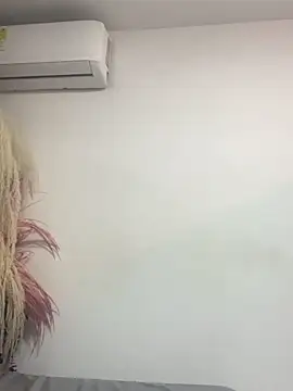 Snapshot of khloeblake chatting on February 8, 2025, 11:34 pm khloeblake online show from February 8, 2025, 11:34 pm