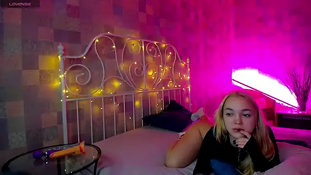 Christy Little online show from February 1, 2025, 2:37 am